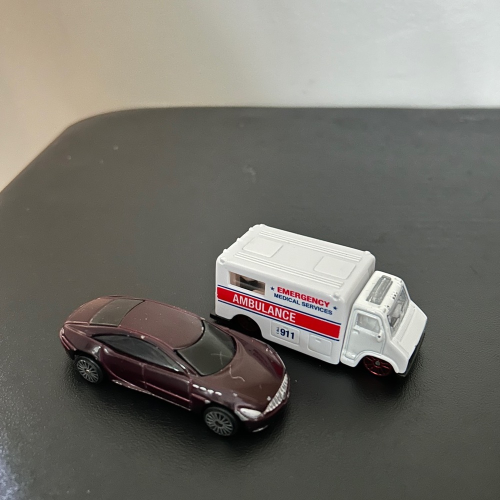 Assorted Die-Cast Toy Cars Set - Picture 8 of 9